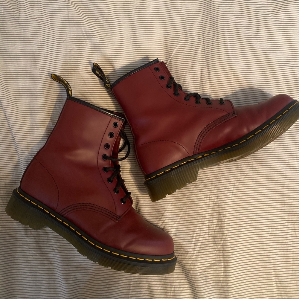 BRAND NEW size 8 dr martens